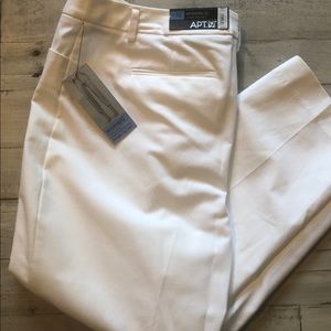 NWT’s Apt.9 White Modern Fit Capri